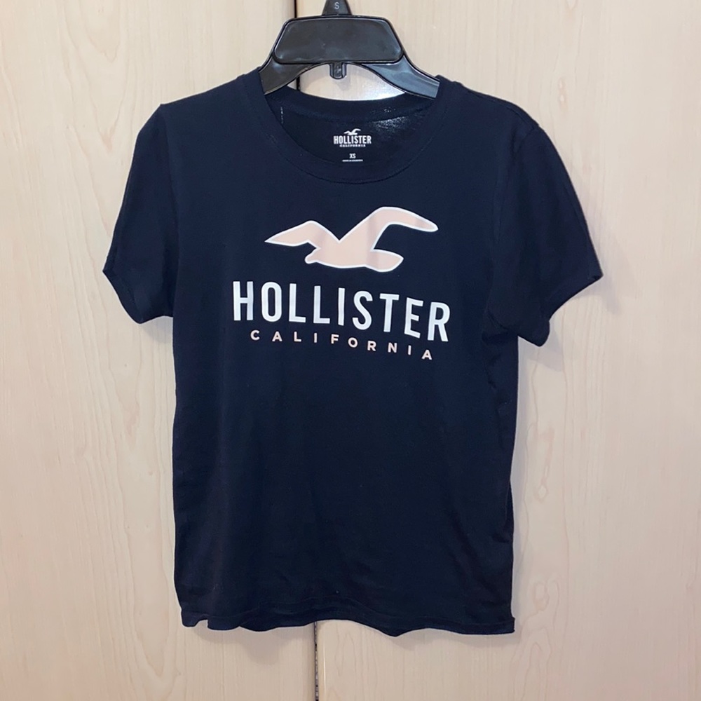 Hollister logo tee